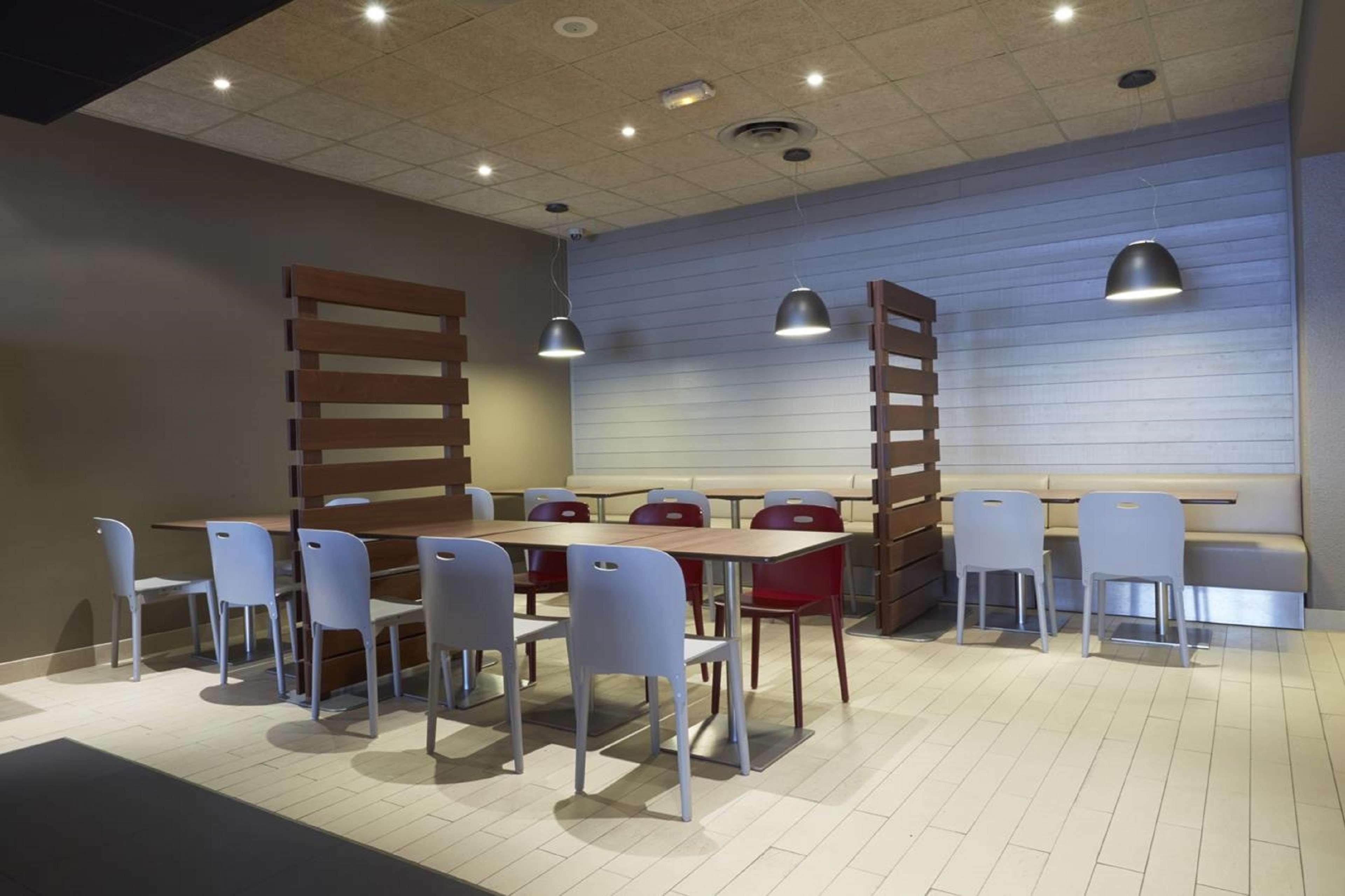 Campanile Paris Est - Hotel 3*