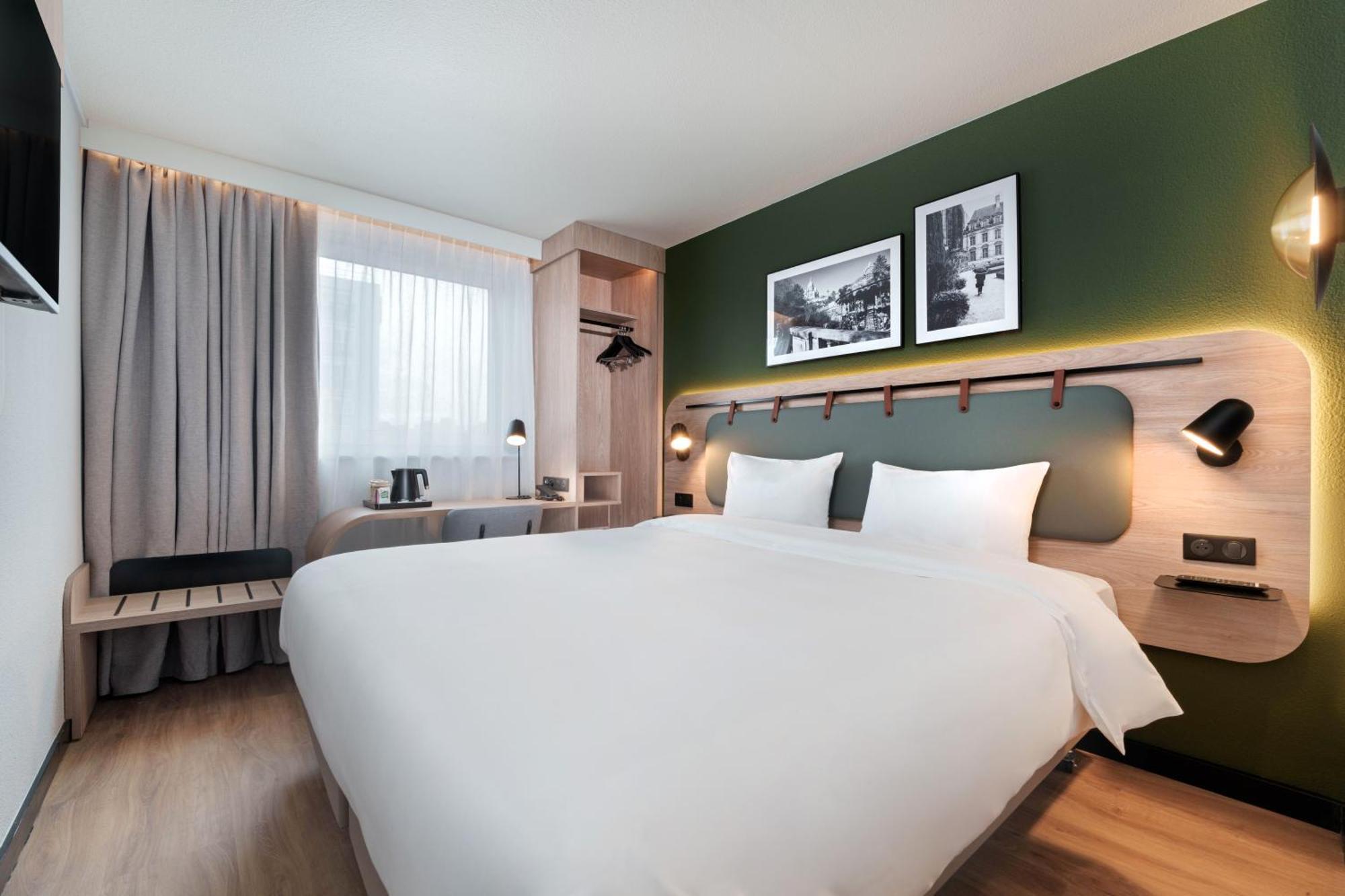 Campanile Paris Est - Hotel 3*